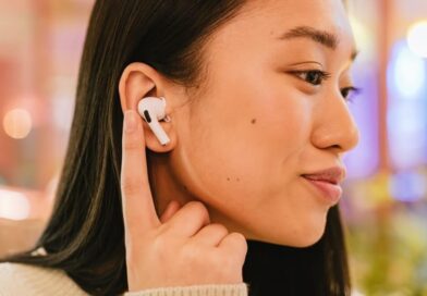 How to wear Airpods