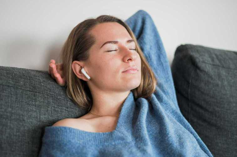 is-it-safe-to-sleep-with-airpods-ratingfun